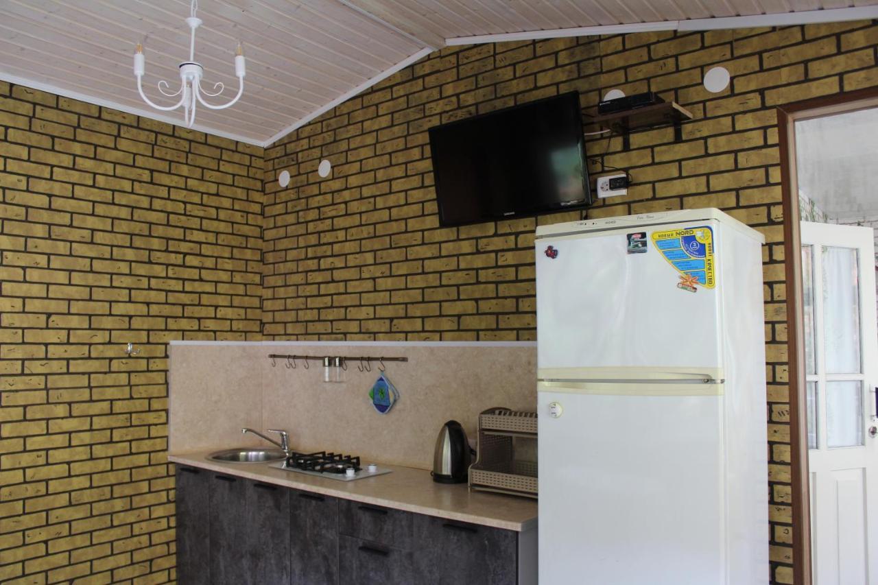 Tsikhierva Hotel Гагра Екстериор снимка