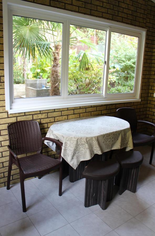 Tsikhierva Hotel Гагра Екстериор снимка
